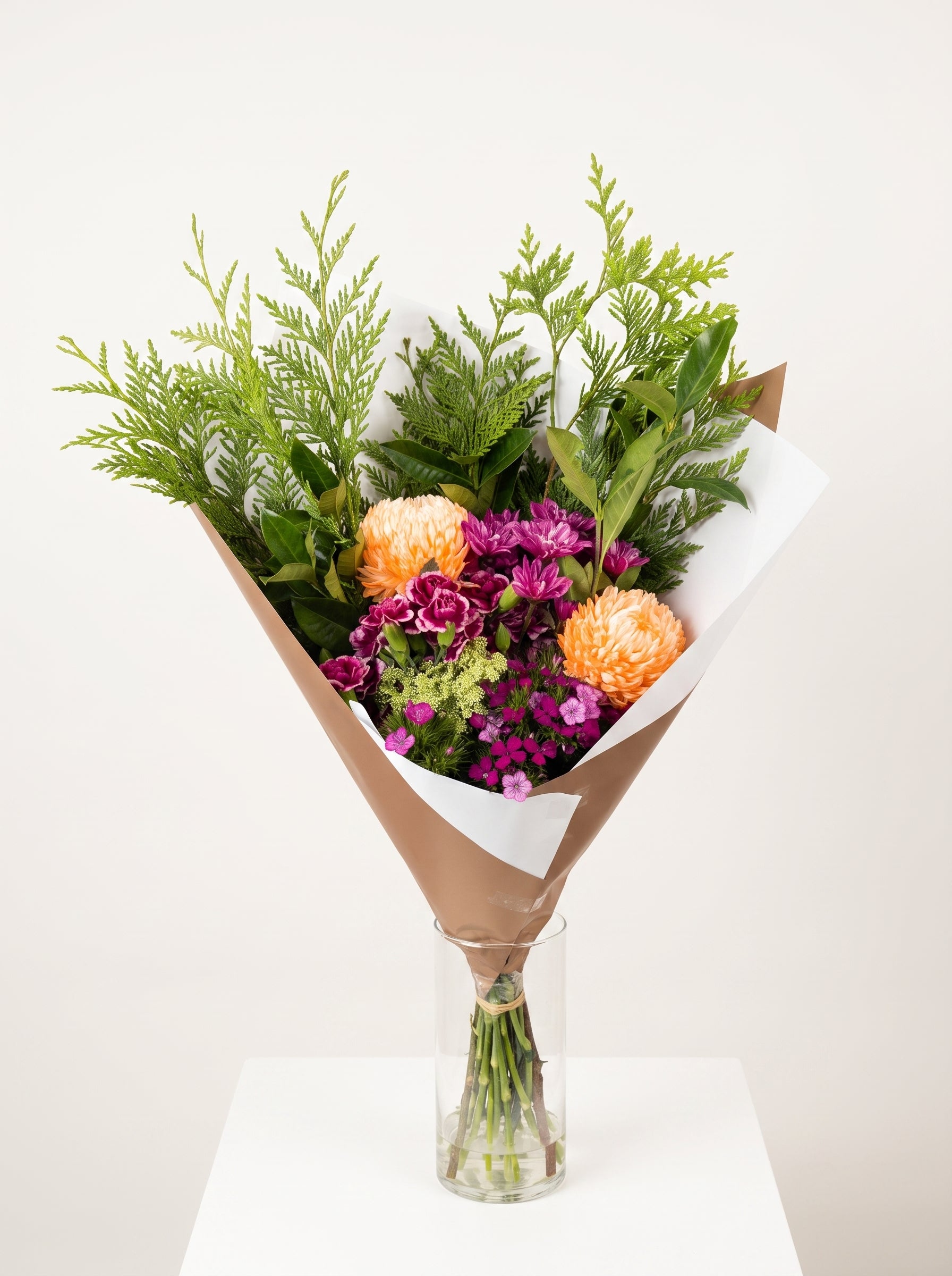 The Sunset Horizon – Modern Peach & Magenta Glass Vase Bouquet